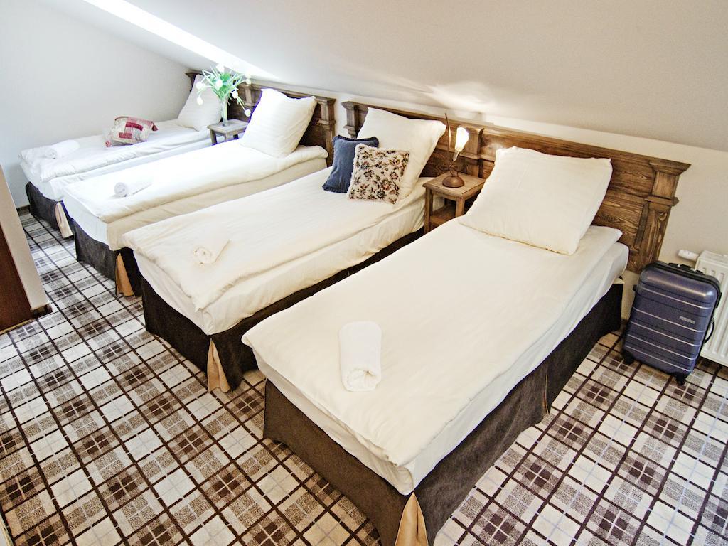 Five Stars Bed&Breakfast Wroclaw Ruang foto