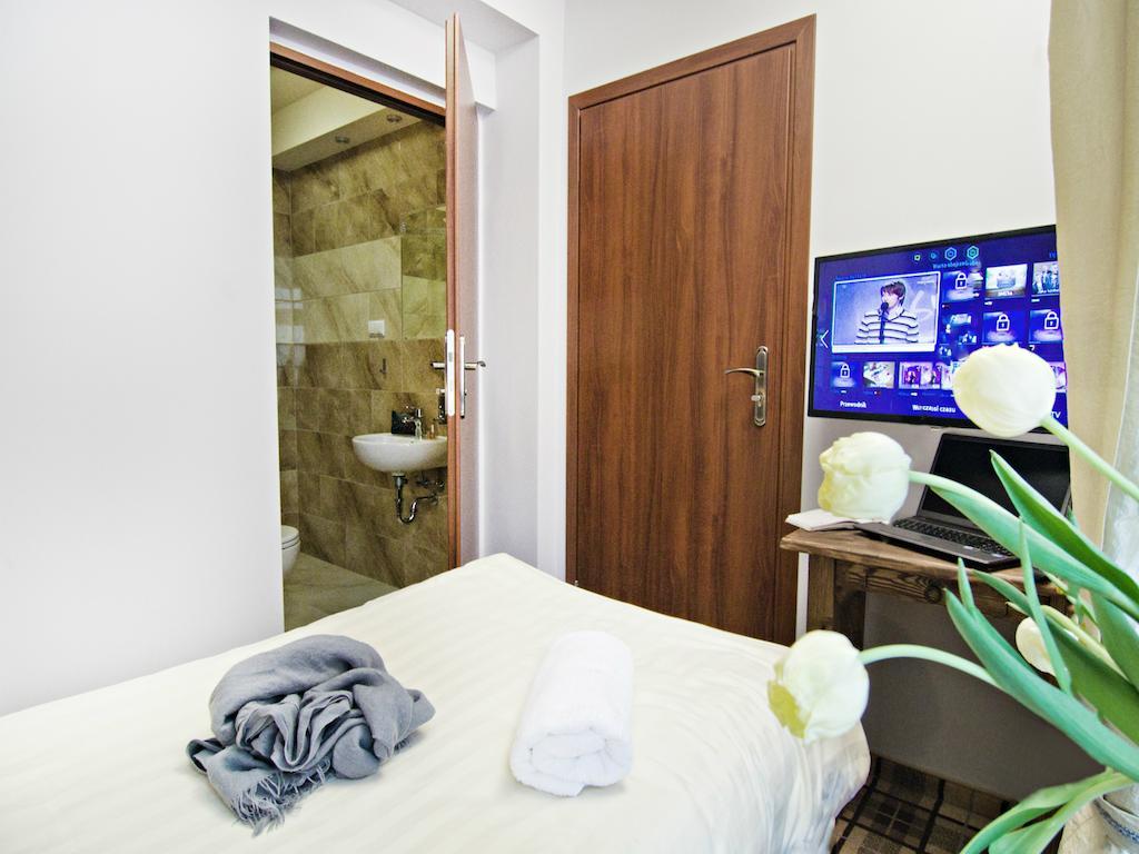 Five Stars Bed&Breakfast Wroclaw Ruang foto