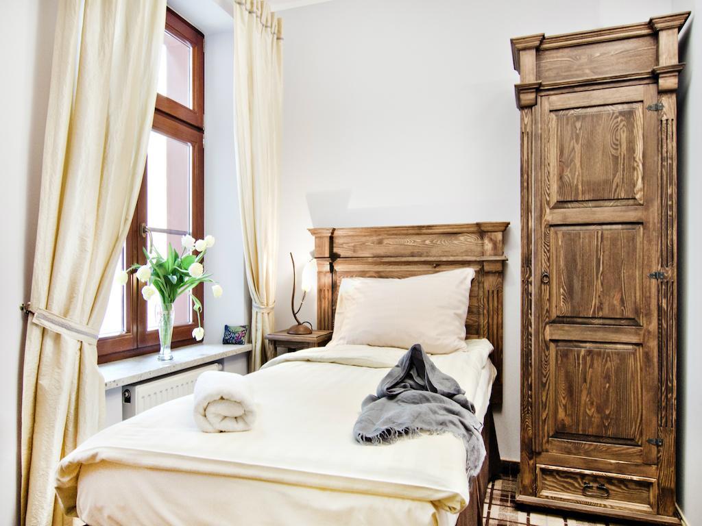 Five Stars Bed&Breakfast Wroclaw Ruang foto