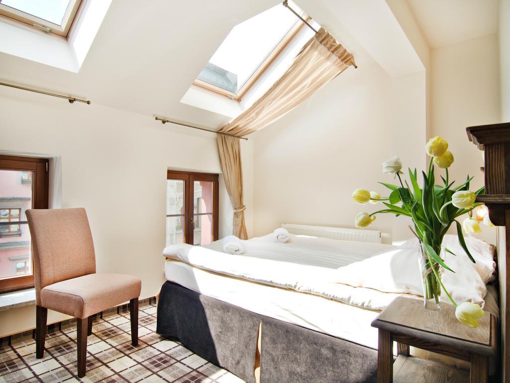 Five Stars Bed&Breakfast Wroclaw Ruang foto