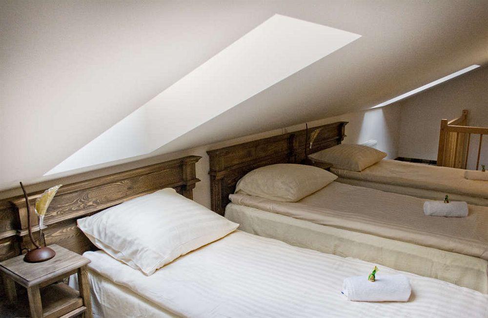 Five Stars Bed&Breakfast Wroclaw Bagian luar foto