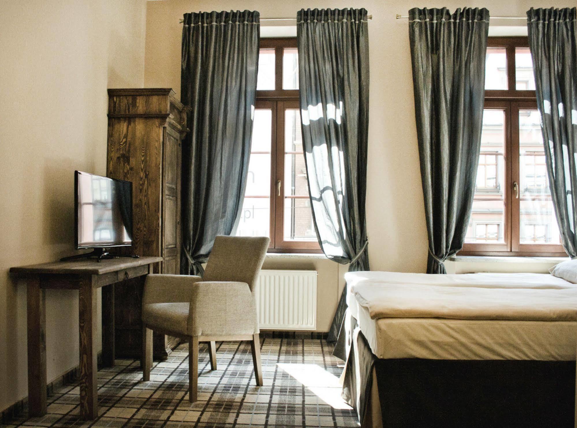Five Stars Bed&Breakfast Wroclaw Bagian luar foto