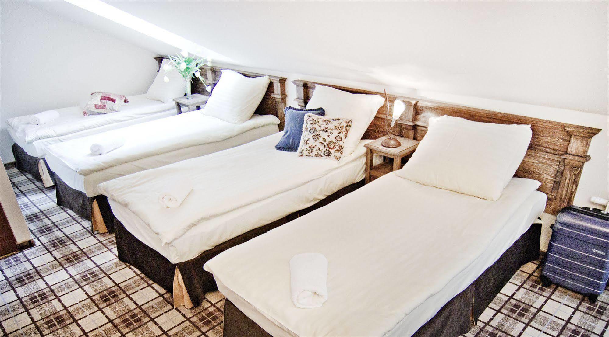 Five Stars Bed&Breakfast Wroclaw Bagian luar foto