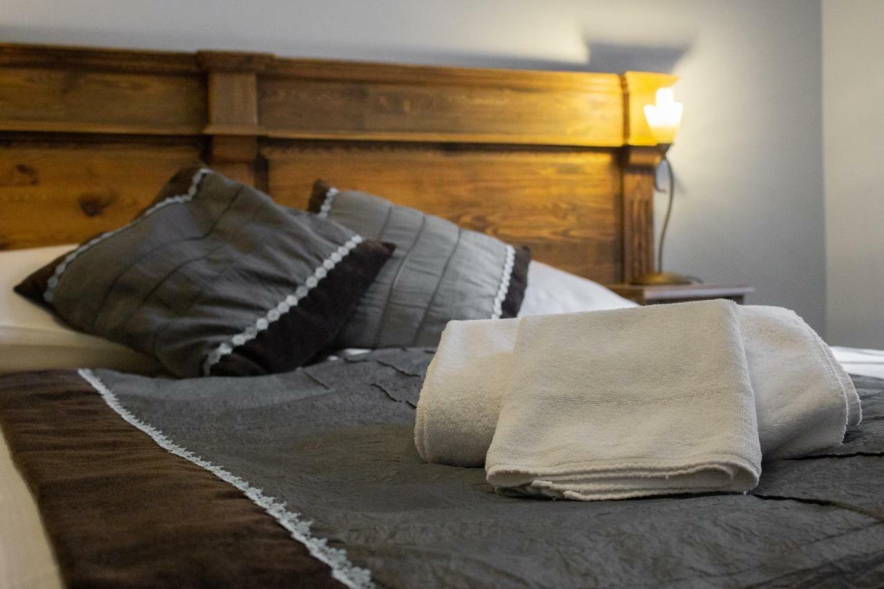 Five Stars Bed&Breakfast Wroclaw Bagian luar foto
