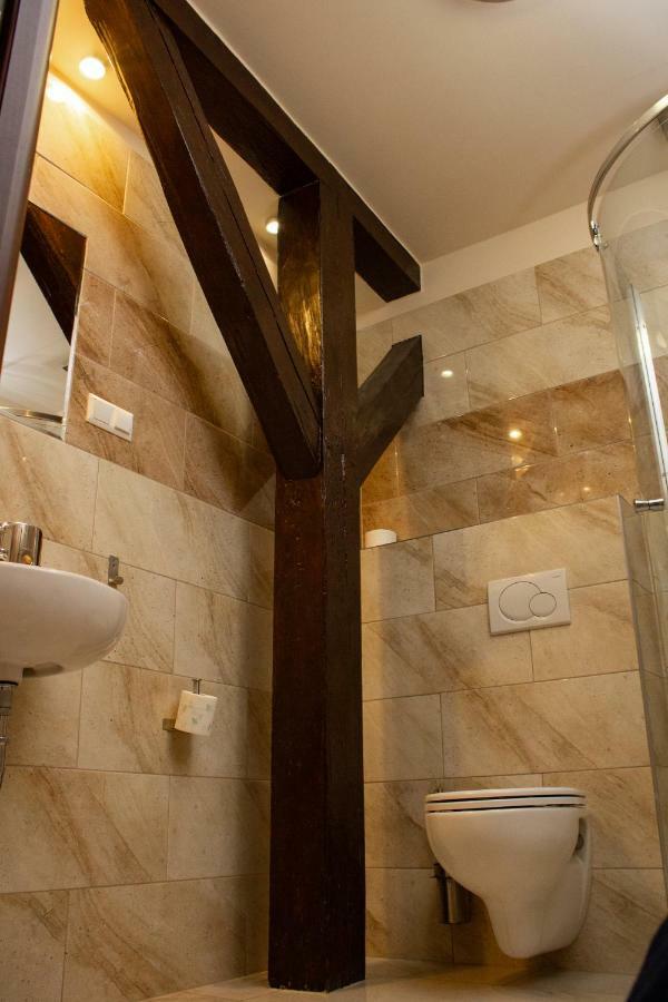 Five Stars Bed&Breakfast Wroclaw Bagian luar foto