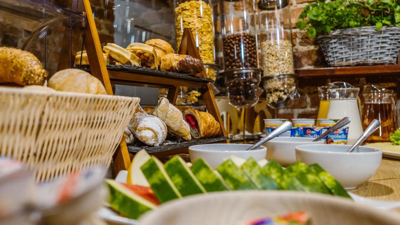 Five Stars Bed&Breakfast Wroclaw Bagian luar foto