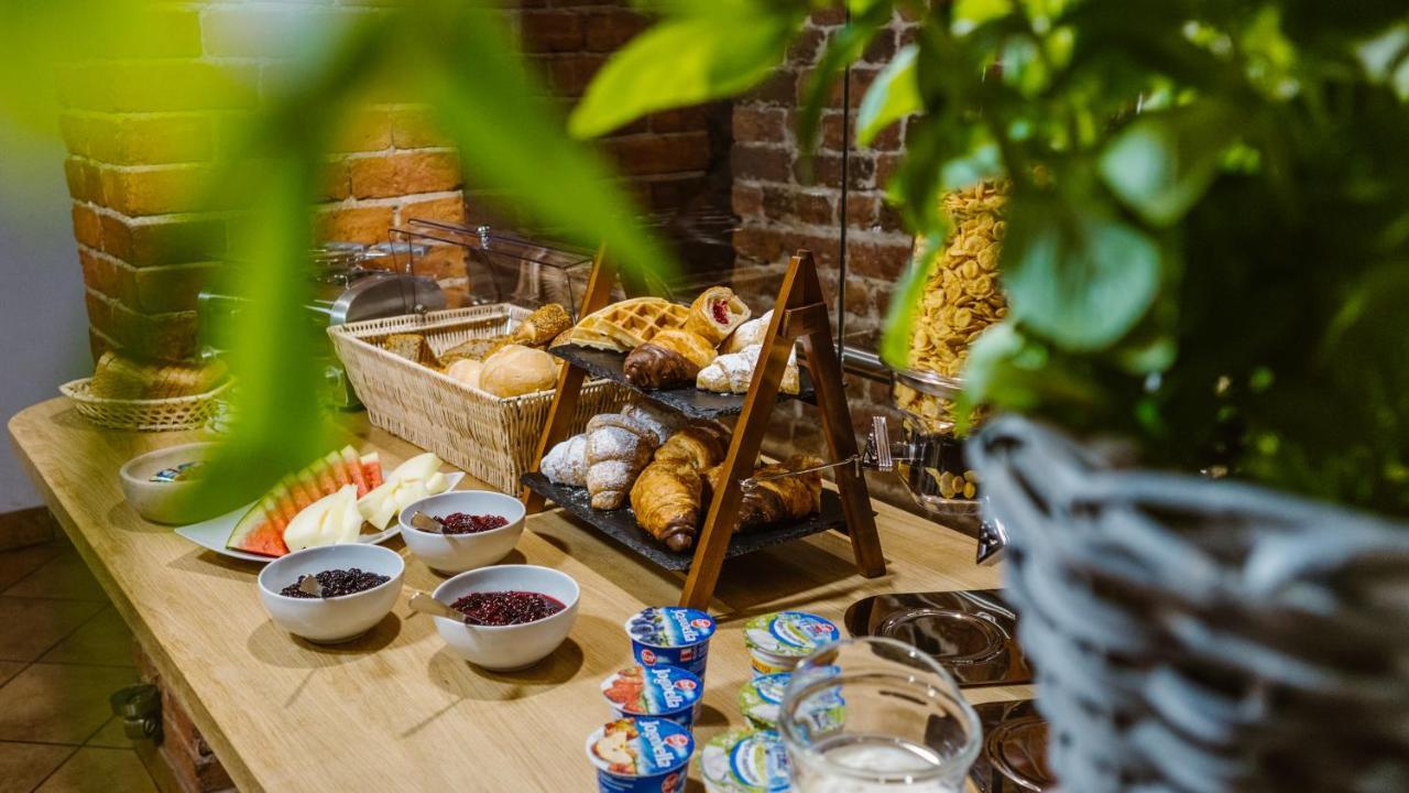 Five Stars Bed&Breakfast Wroclaw Bagian luar foto